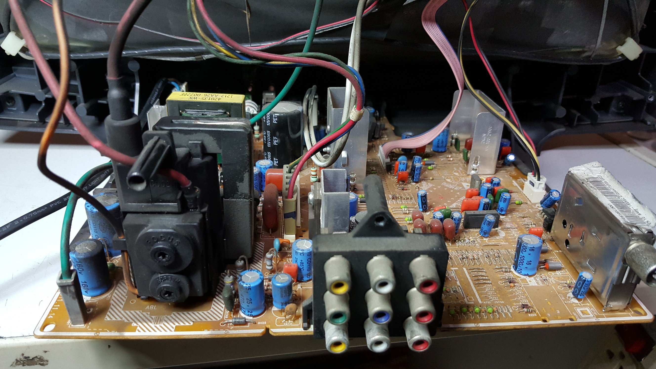 ซ่อมโทรทัศน์จอแก้ว CRT-TV ยี่ห้อ SAMSUNG รุ่น CS21C510CL อาการเปิดไม่ติด