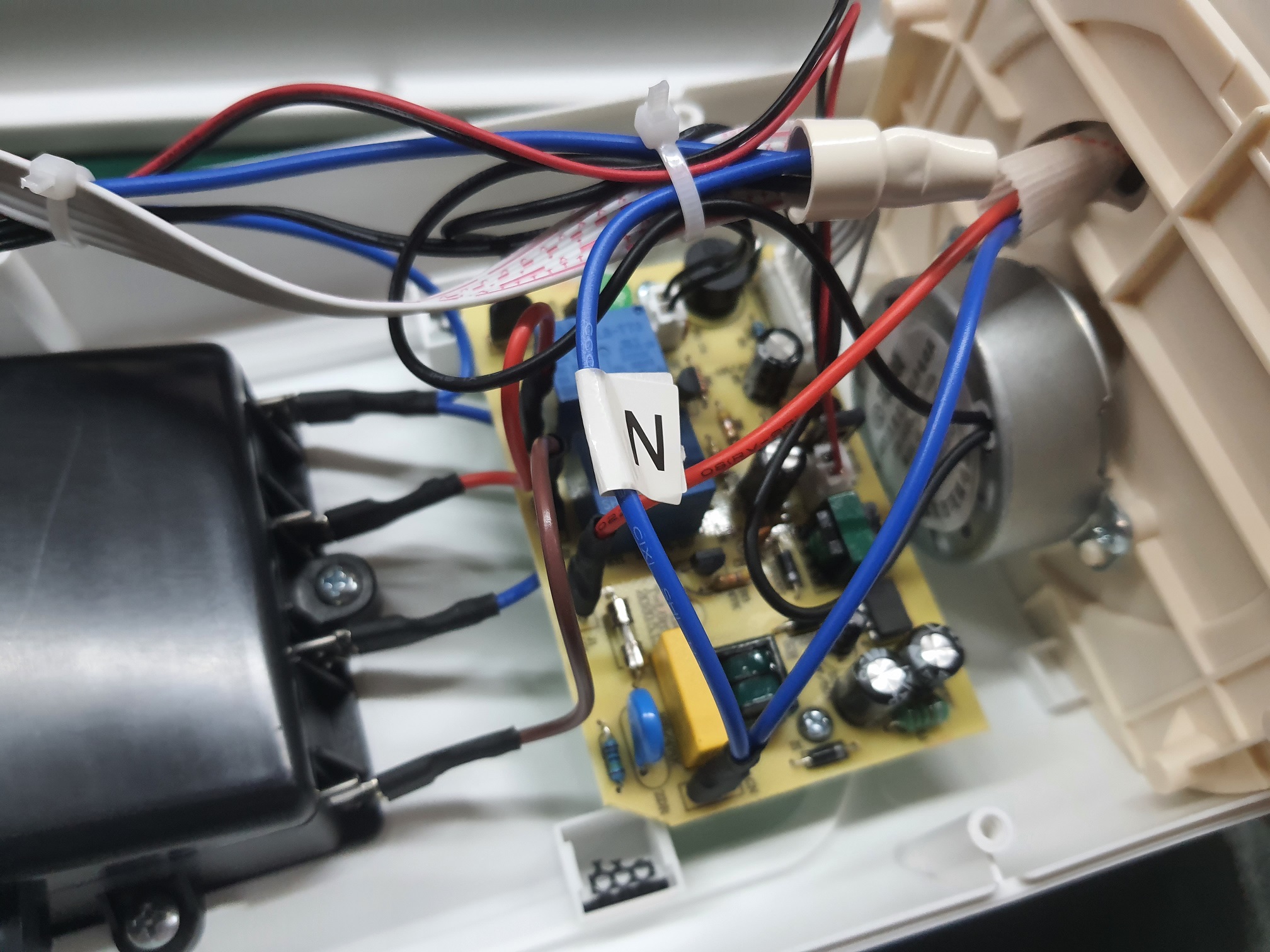 ซ่อมเครื่องทำความร้อนพัดลม ยี่ห้อ HAIER รุ่น HNS2013 อาการลมร้อนไม่ออก