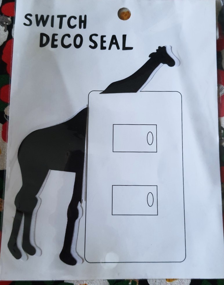 Switch deco seal sticker giraffe สติ๊กเกอร์ตกแต่ง สวิตช์ไฟ ยีราฟ จากญี่ปุ่น
