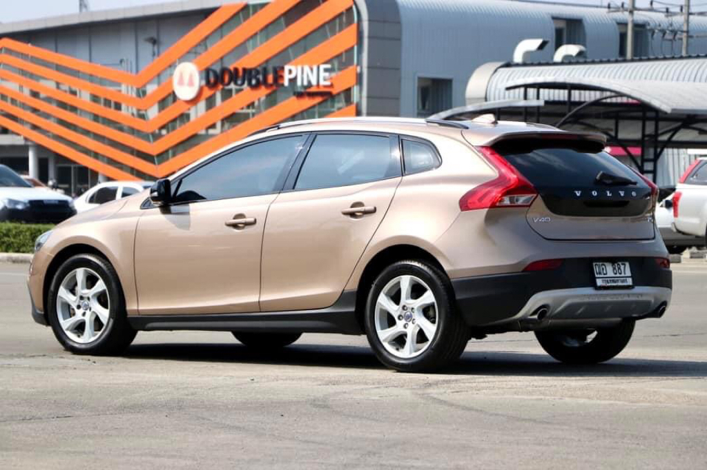 VOLVO V40 2.0 T5 Cross Country ปี2015