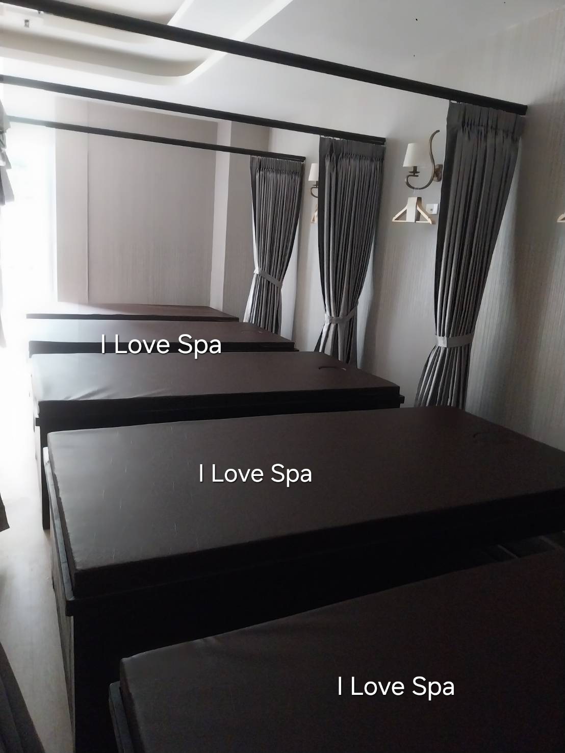 เตียงสปาแบบตีตู้บานเลื่อนด้านล่าง พร้อมเบาะสปาเกรดพรีเมี่ยม