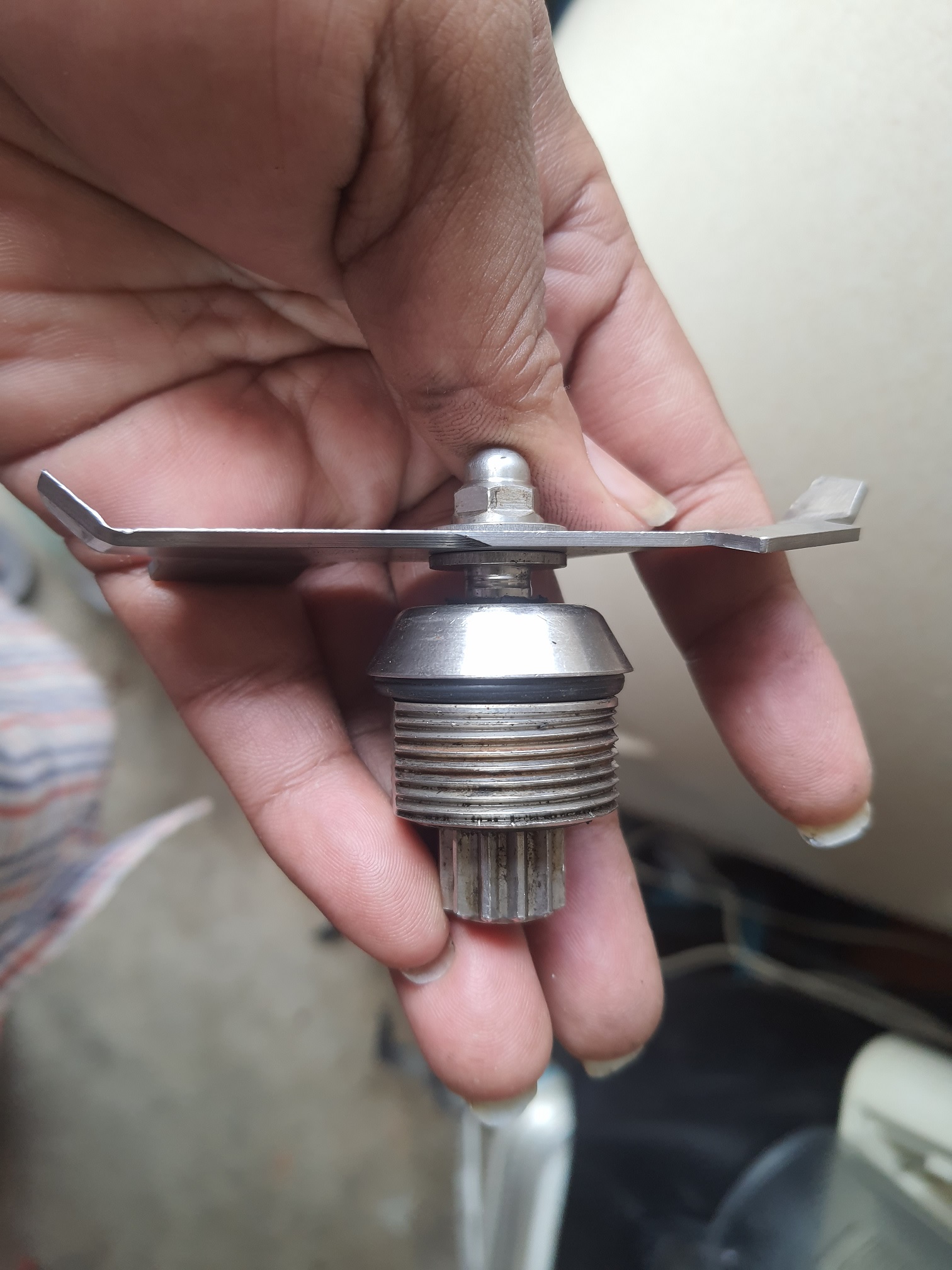 ซ่อมเครื่องปั่น ยี่ห้อ Vitamix รุ่น VM0127 อาการเครื่องทำงานแล้วมีเสียงดังผิดปกติ