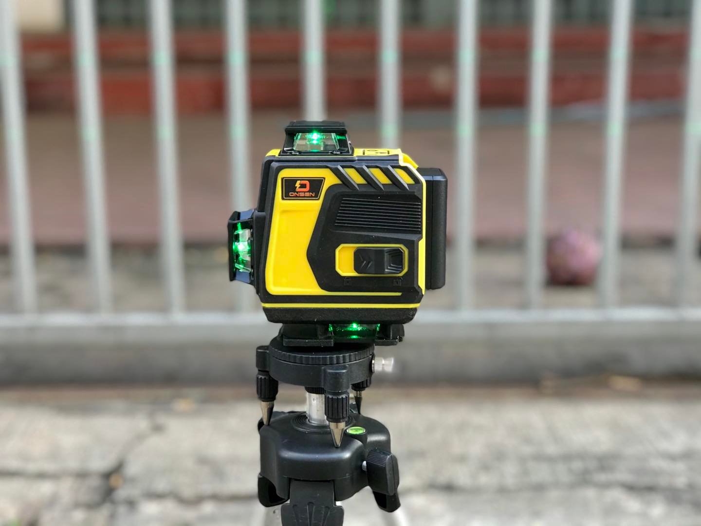 เลเซอร์วัดระดับ 16 เส้น ยี่ห้อ Onsen ให้ถ่าน 2 ก้อน