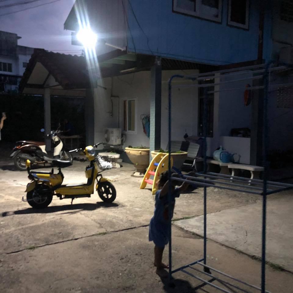 โคมไฟโซล่าเซลล์ โคมไฟถนน 60 W