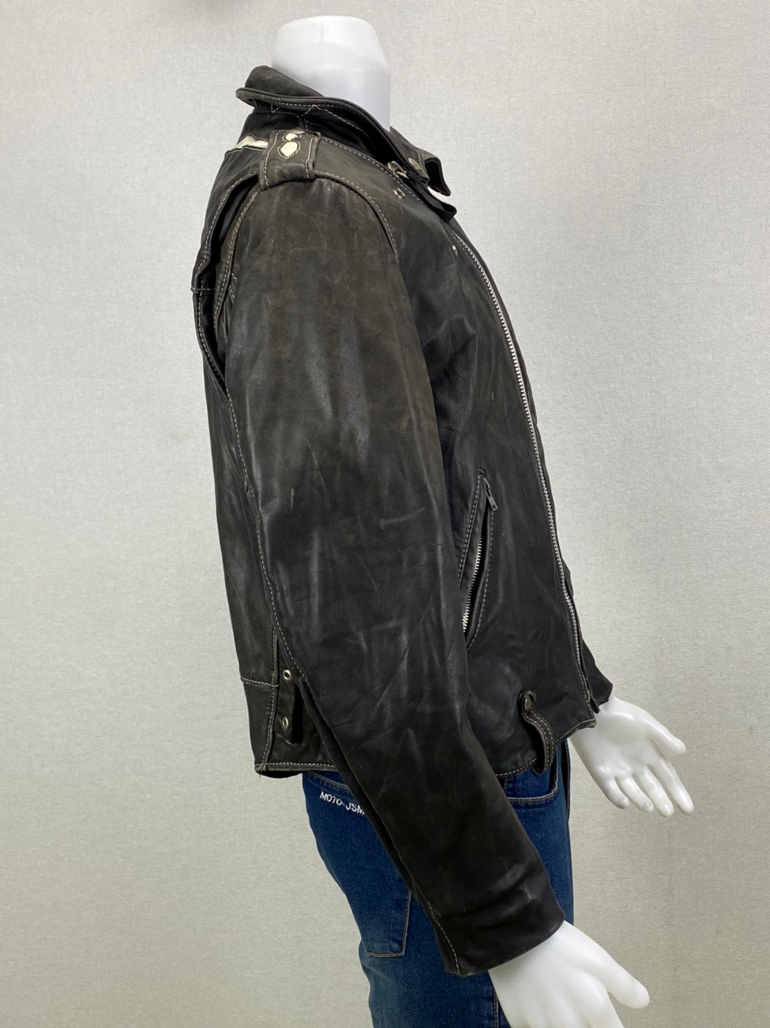 เสื้อการ์ดสำหรับขี่มอเตอร์ไซด์( มือสอง) RCSS 031: อก 44" ยาว 24" ** JOHNNY **