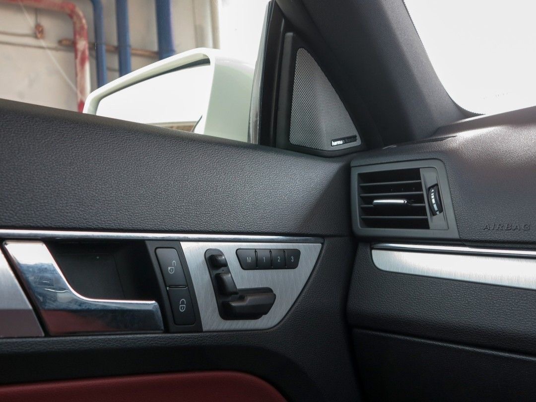 Mercedes Benz E200 CGI Coupe AMG Sport ปี 2012