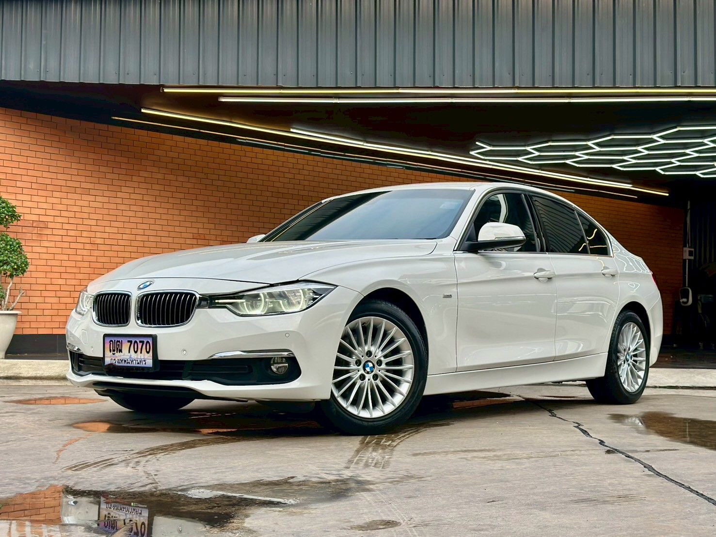 BMW 320d Luxury LCI (F30) ปี 2017