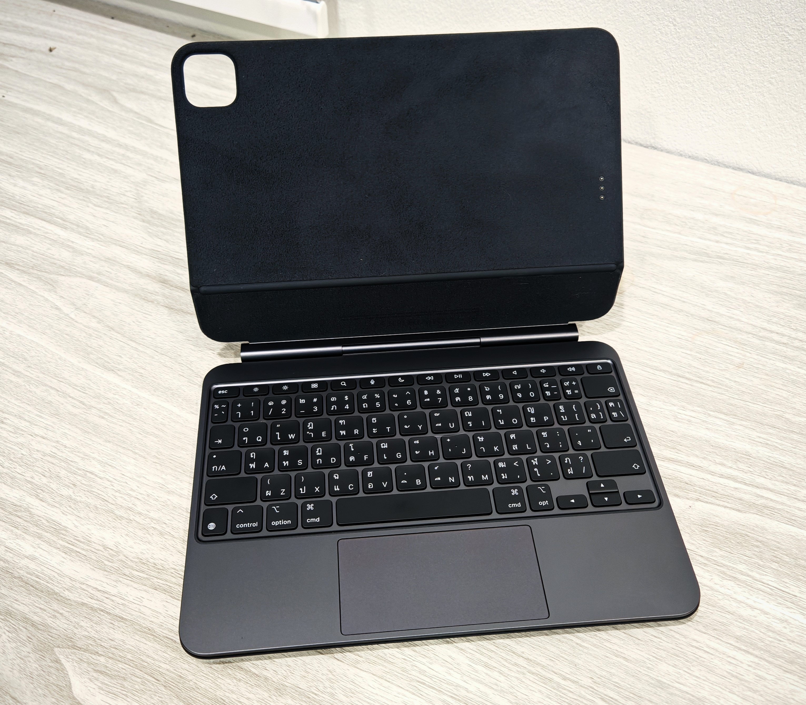 Magic Keyboard สำหรับ iPad Pro รุ่น 11 นิ้ว (ชิป M4) ไทย - สีดำ