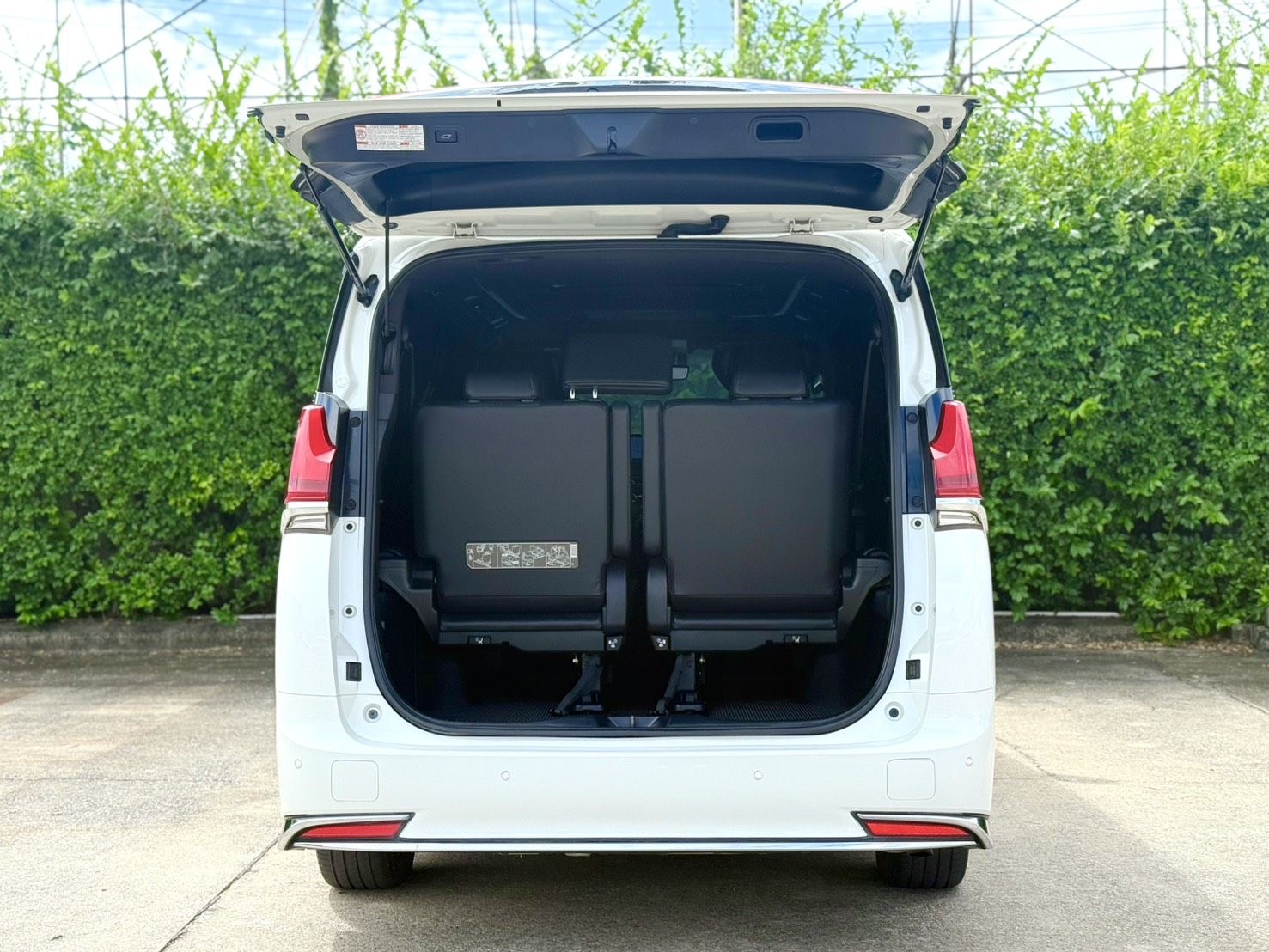 Lexus LM300h (7 Seat) ปี 2021