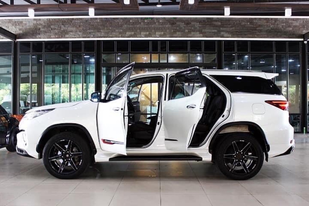 Toyota Fortuner 2.8 V ปี 2017