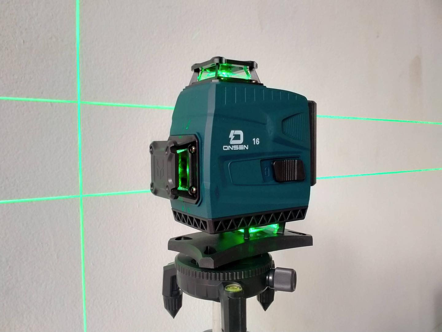 เลเซอร์วัดระดับ 16 เส้น ยี่ห้อ Onsen ให้ถ่าน 2 ก้อน