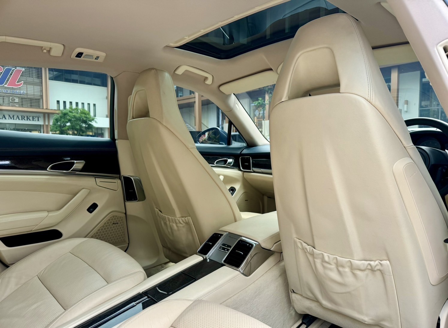Porsche Panamera 4S ปี 2010