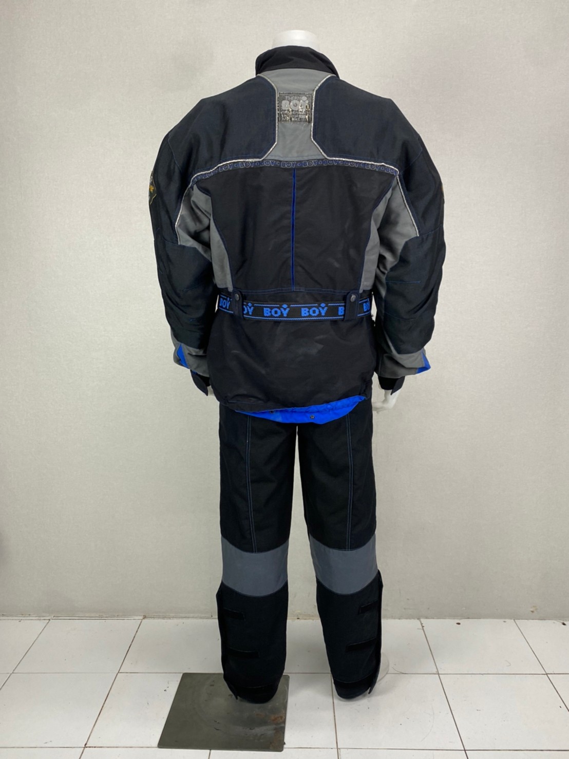 ชุดสำหรับขี่มอเตอร์ไซด์ ( มือสอง ) SET 008 ชุดทัวริ่ง เสื้อการ์ด + กางเกง ยี่ห้อ* ** BOY***