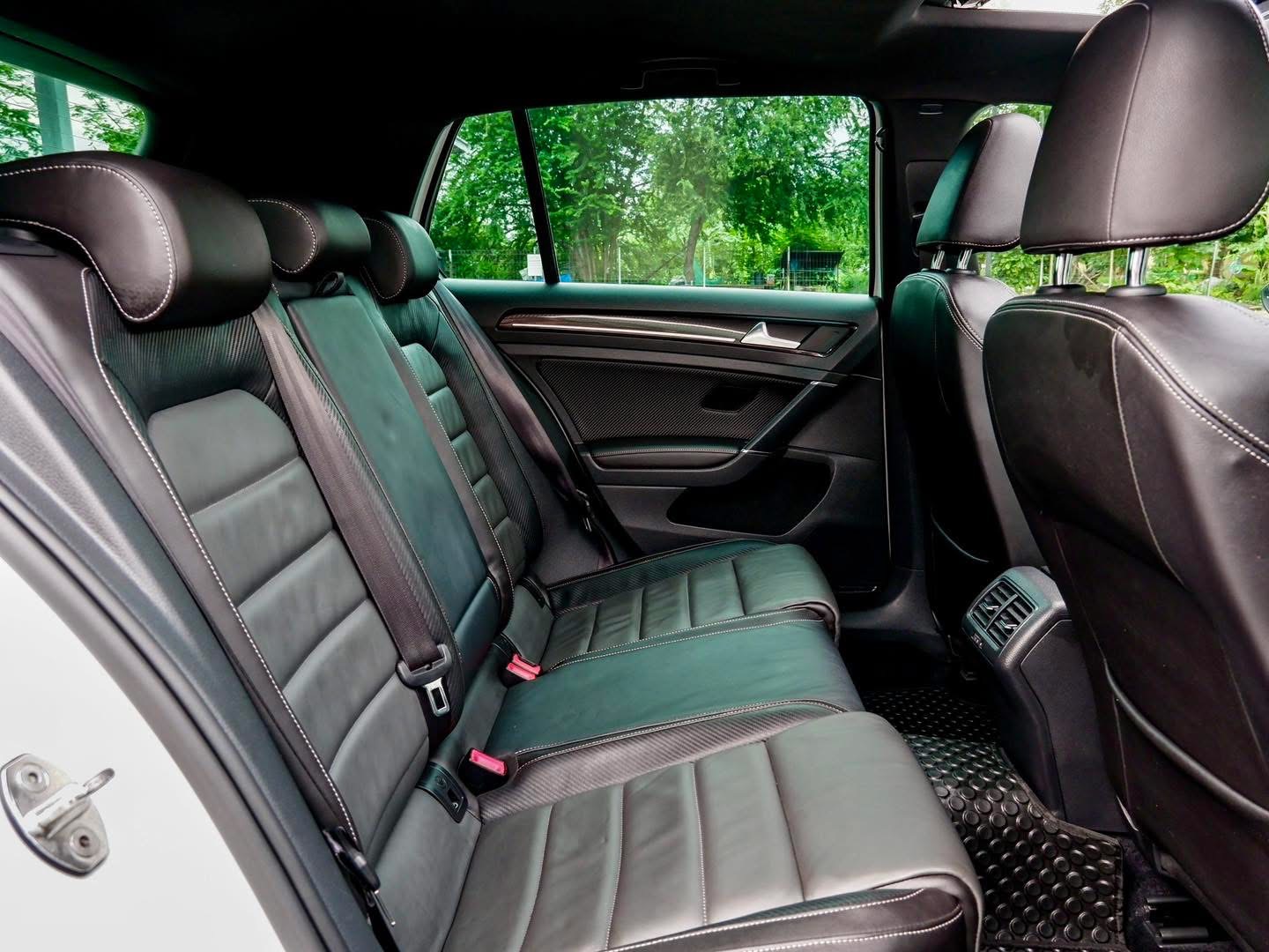 Volkswagen Golf R MK7 2.0 TSI DSG Hatch 5Doors ปี 2015