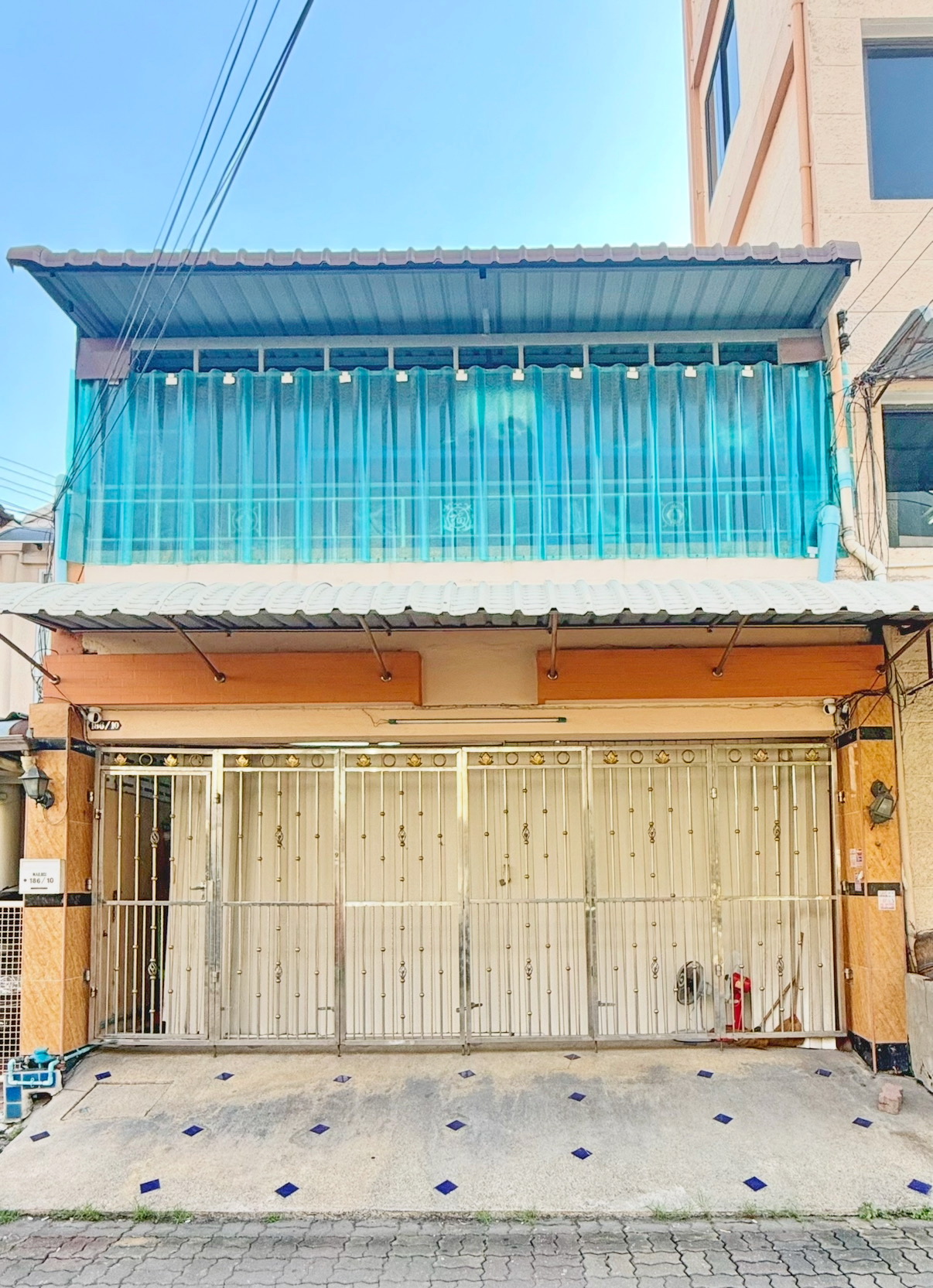 ให้เช่าทาวน์เฮาส์ ใกล้MRTเดอะมอลล์บางแค มี 6 ห้อง เหมาะ อยู่อาศัย / โกดังเก็บของ / ขายของออนไลน์