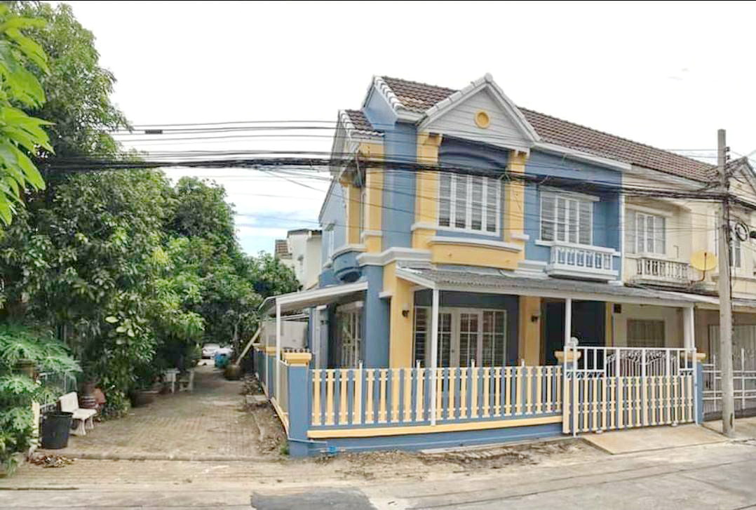 ให้เช่า ทาวน์เฮ้าส์หลังมุม เส้นบ้านกล้วย-ไทรร้อย