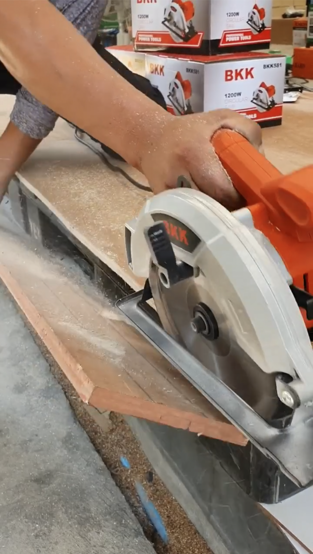 เลื่อยวงเดือน BKK 7 นิ้ว