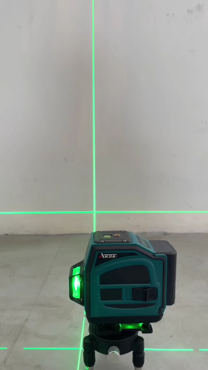 เครื่องวัดระดับเลเซอร์ ยี่ห้อ AKITA มีมาให้เลือก 2 แบบ 12 เส้น และ 16 เส้น