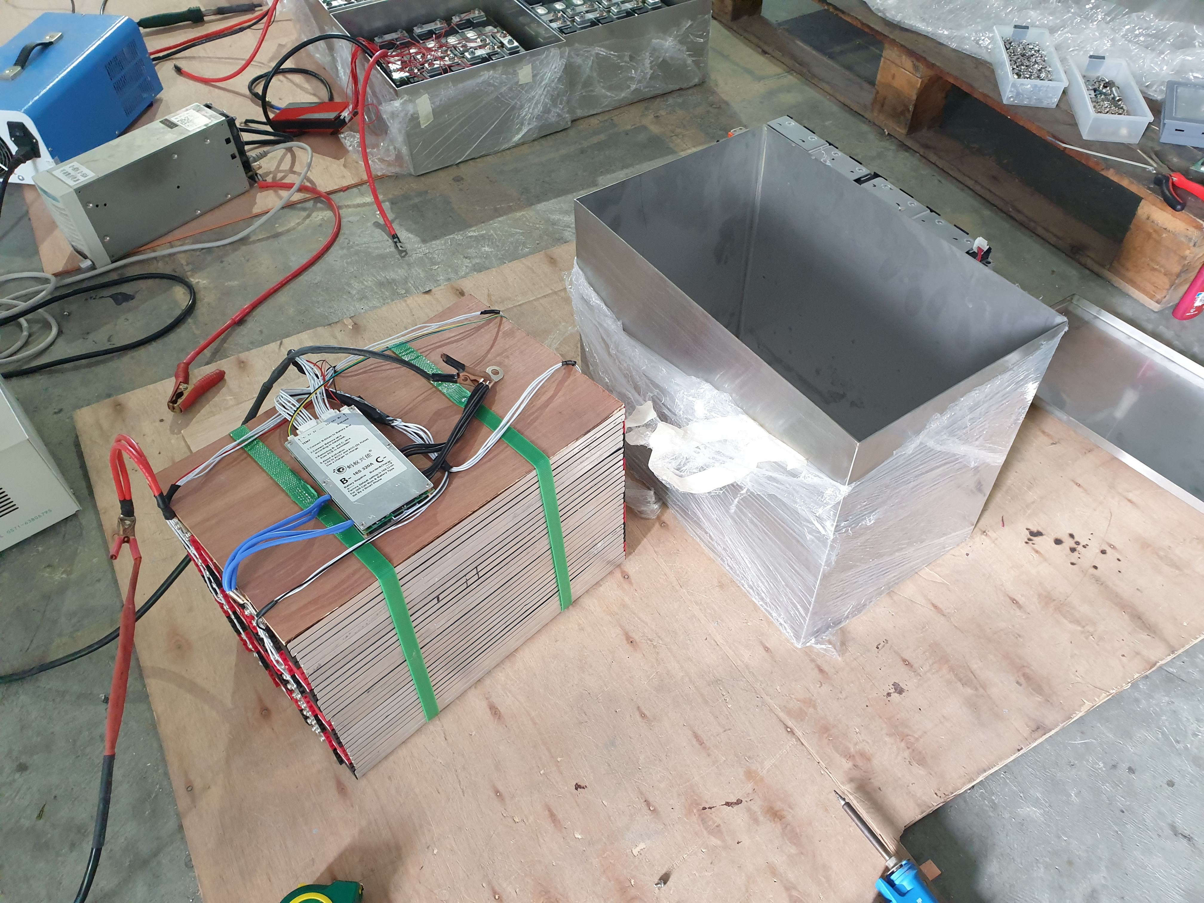 แบตเตอรี่ประกอบตามสั่ง งานเล็ก งานใหญ่ กระแสสูง กระแสต่ำ v สูง 12v - 500v สอบถามได้