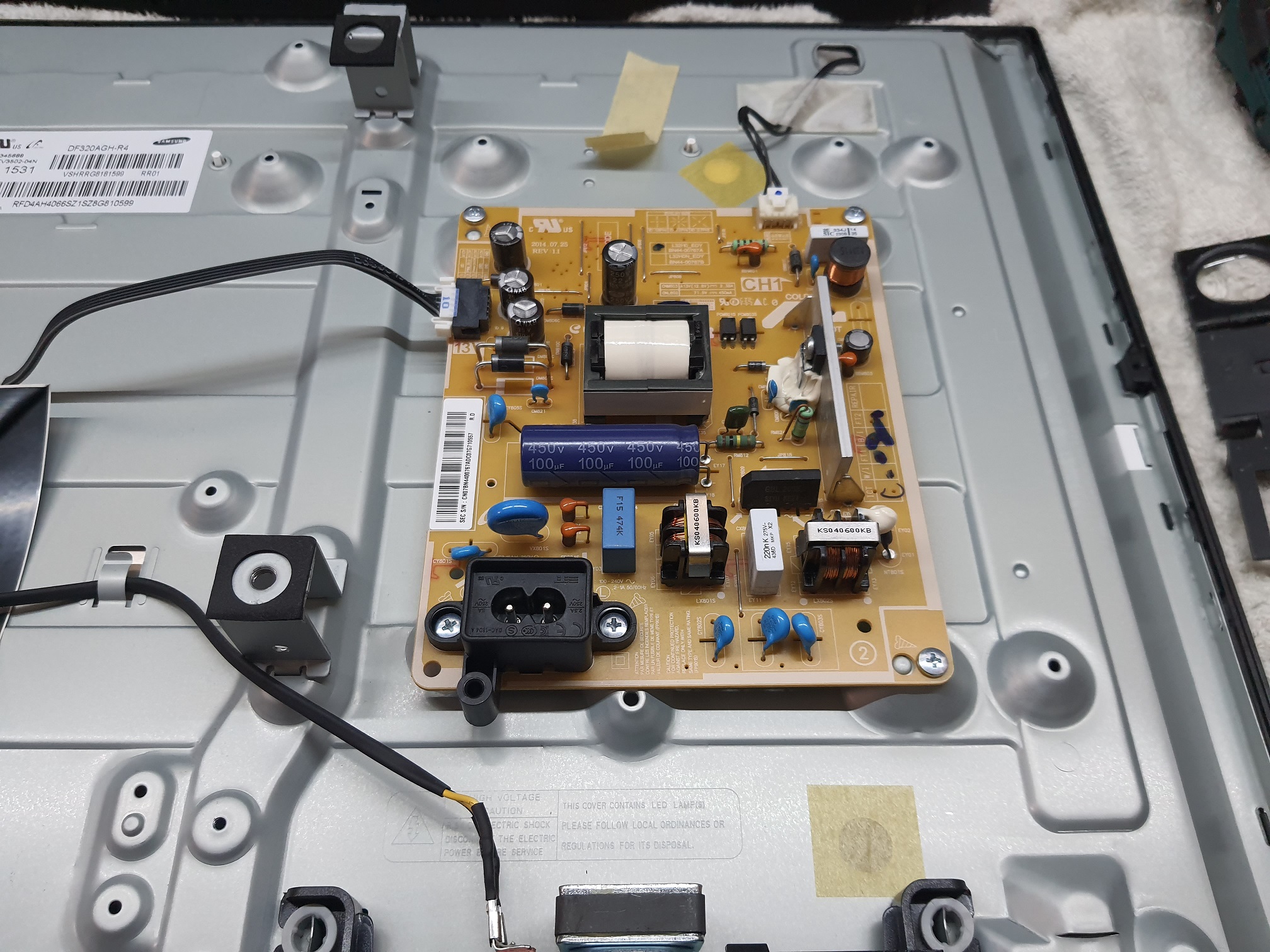 ซ่อมโทรทัศน์ LED-TV ยี่ห้อ SAMSUNG รุ่น UA32FH4003K อาการเปิดไม่ติด