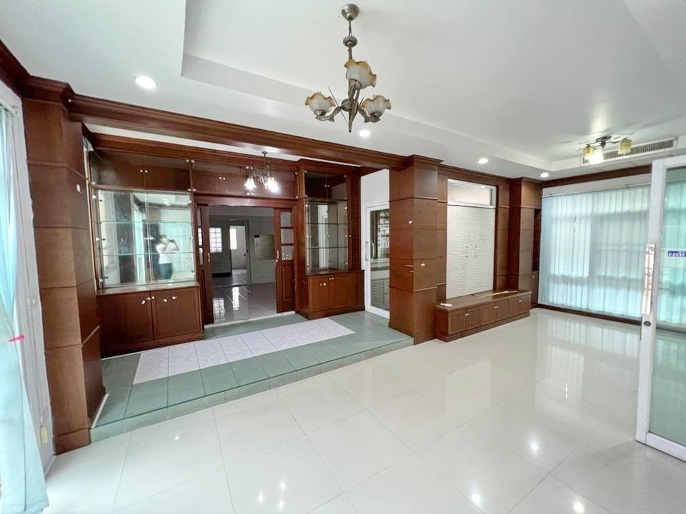ให้เช่า โฮมออฟฟิศ MRTแยกไฟฉาย 300เมตร