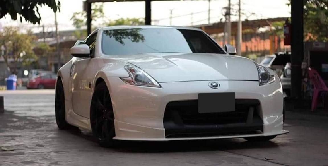 NISSAN 370 Z สีขาว เกียร์ออโต้ ปี 2010