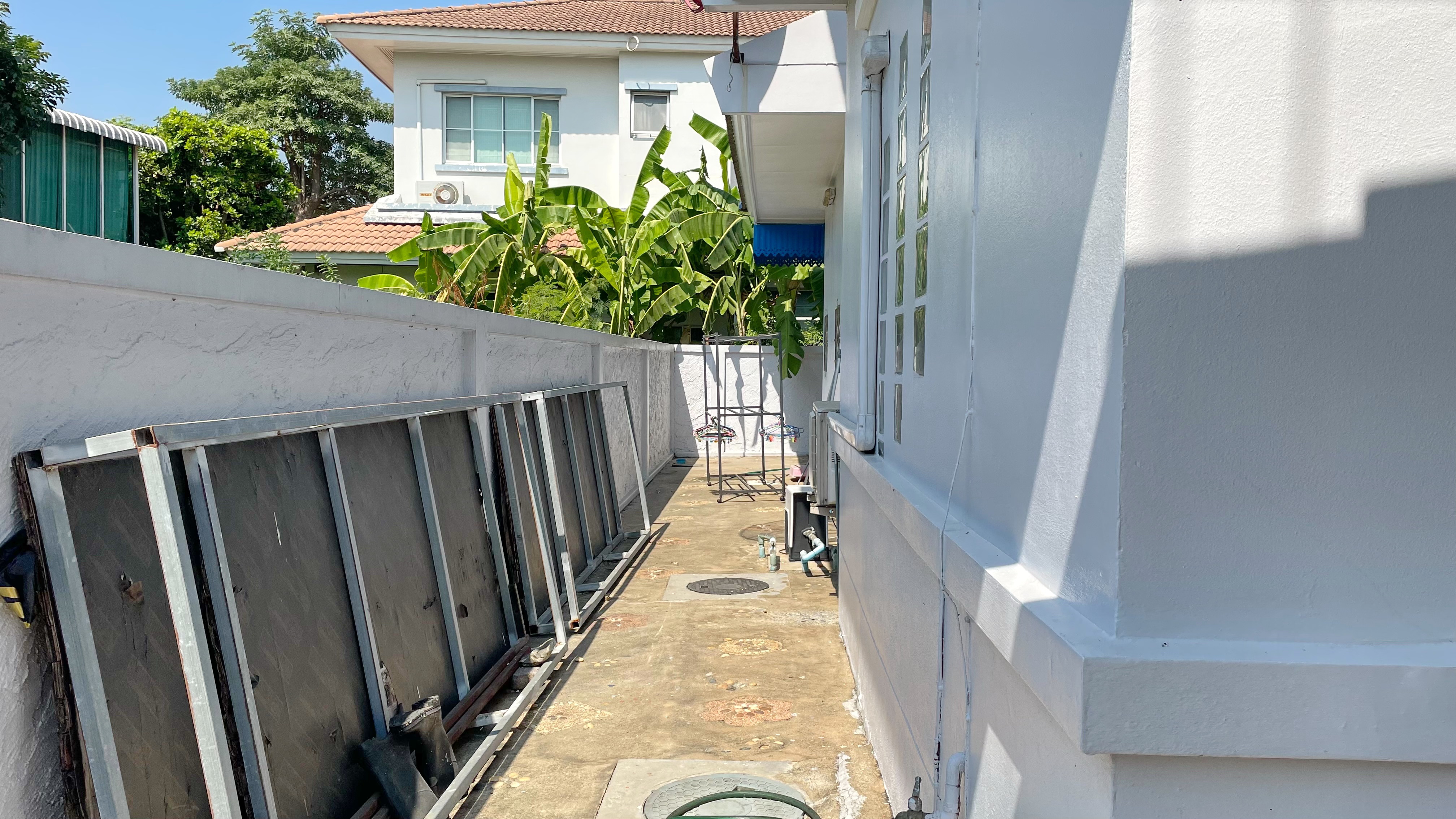 ขายบ้านเดี่ยว หลังมุมขนาด 99 ต.ร.ว ต่อเติม ปรับปรุงบบ้านตามรูป โครงการบ้าน บ้านปาริชาต 345