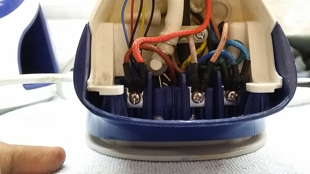 ซ่อมเตารีดไอน้ำ ยี่ห้อ TEFAL รุ่น GV8960 อาการไม่ร้อนและไอน้ำไม่ออก