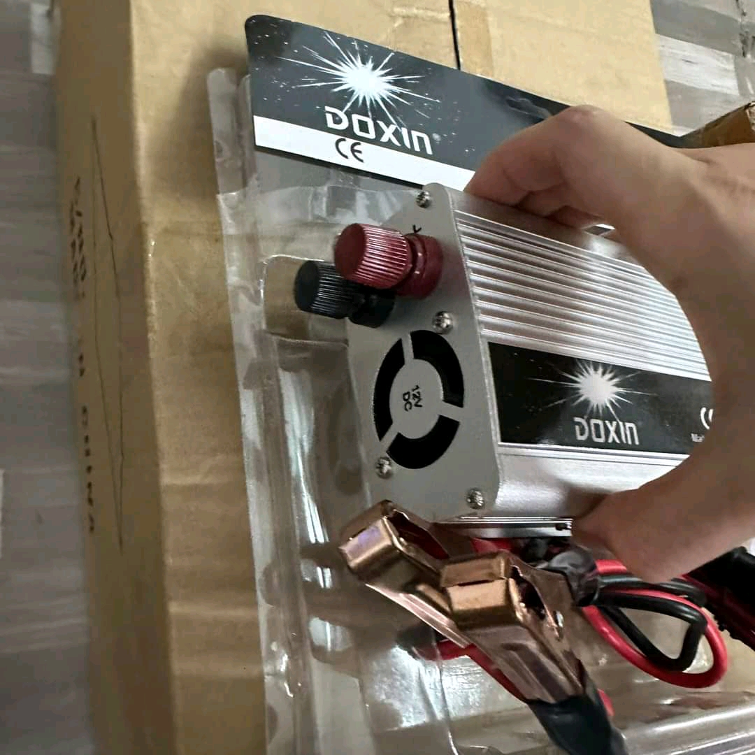 ตัวแปลงไฟ 12V เป็น 220V ไฟบ้าน ขนาด 2000 วัตต์ ยี่ห้อ Doxin มีช่อง USB