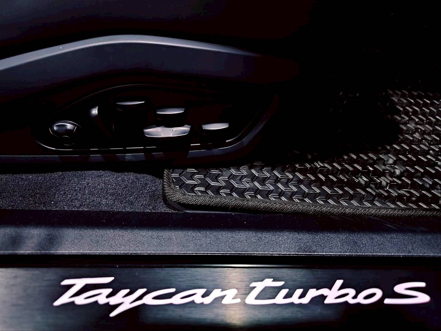 Porsche Taycan Turbo S ปี 2021 (ขายดาวน์)