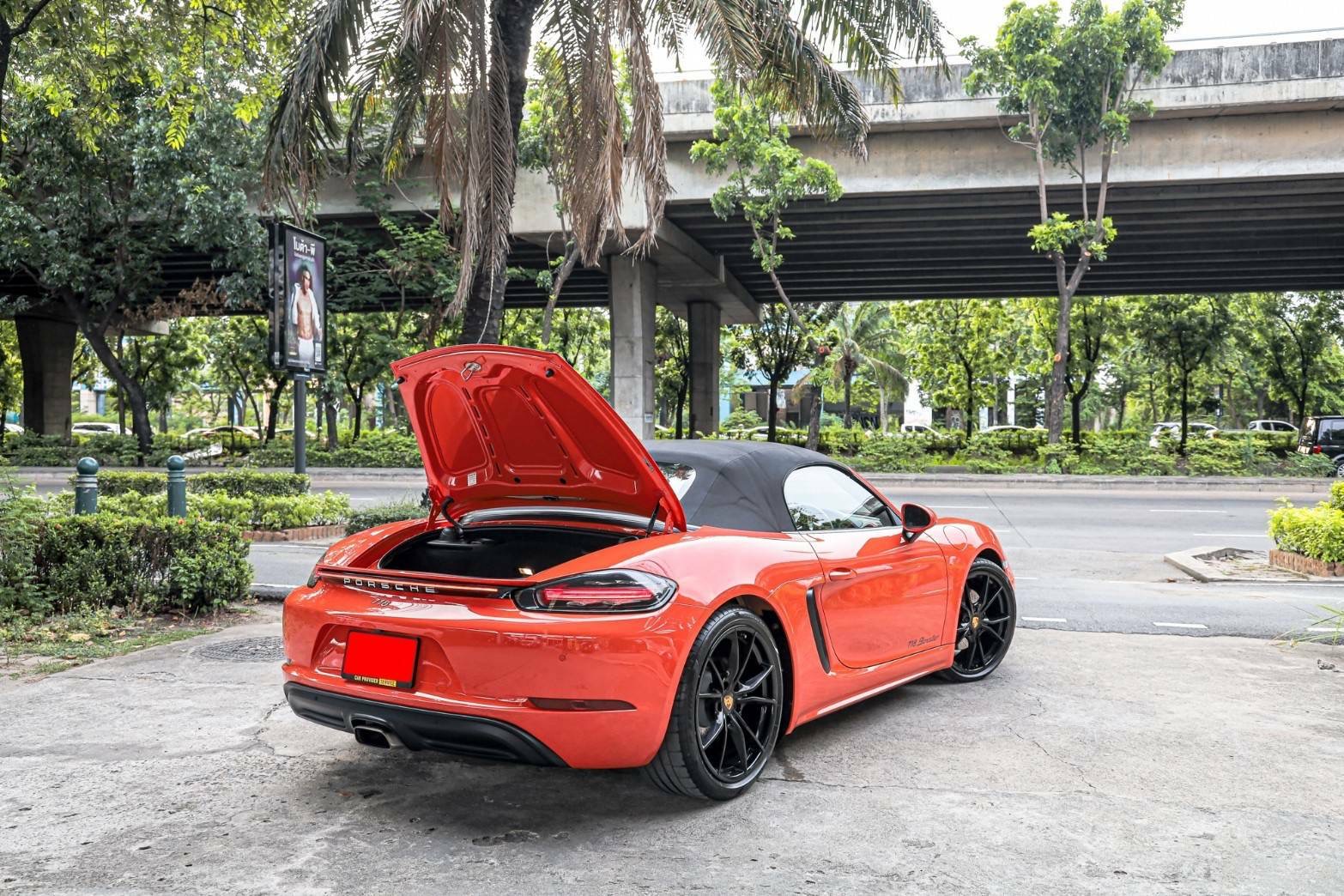 Porsche 718 Boxster สีพิเศษ Lava Orange ปี 2017