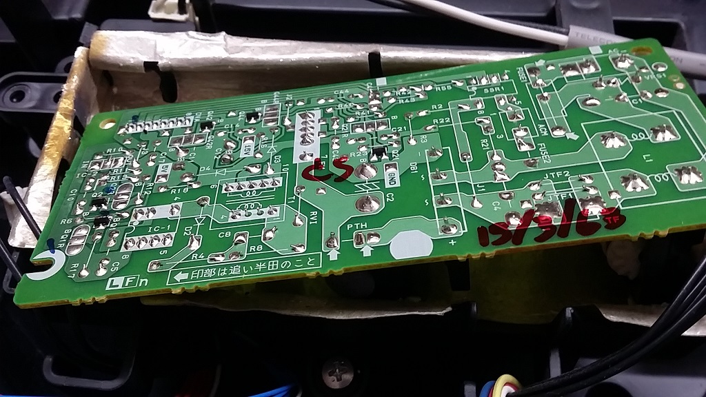 ซ่อมเครื่องฟอกอากาศ ยี่ห้อ SHARP รุ่น KC700Y5-B อาการซ๊อตเนื่องจากใช้ไฟ 220V