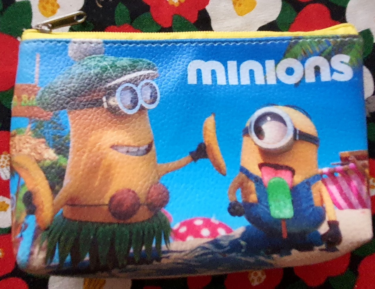 Minnion Universal Studio กระเป๋าเหรียญ กระเป๋าใส่ของมินเนี่ยน (หนัง) จากญี่ปุ่น มีซิป Size : 15.5 x 11.5 cm