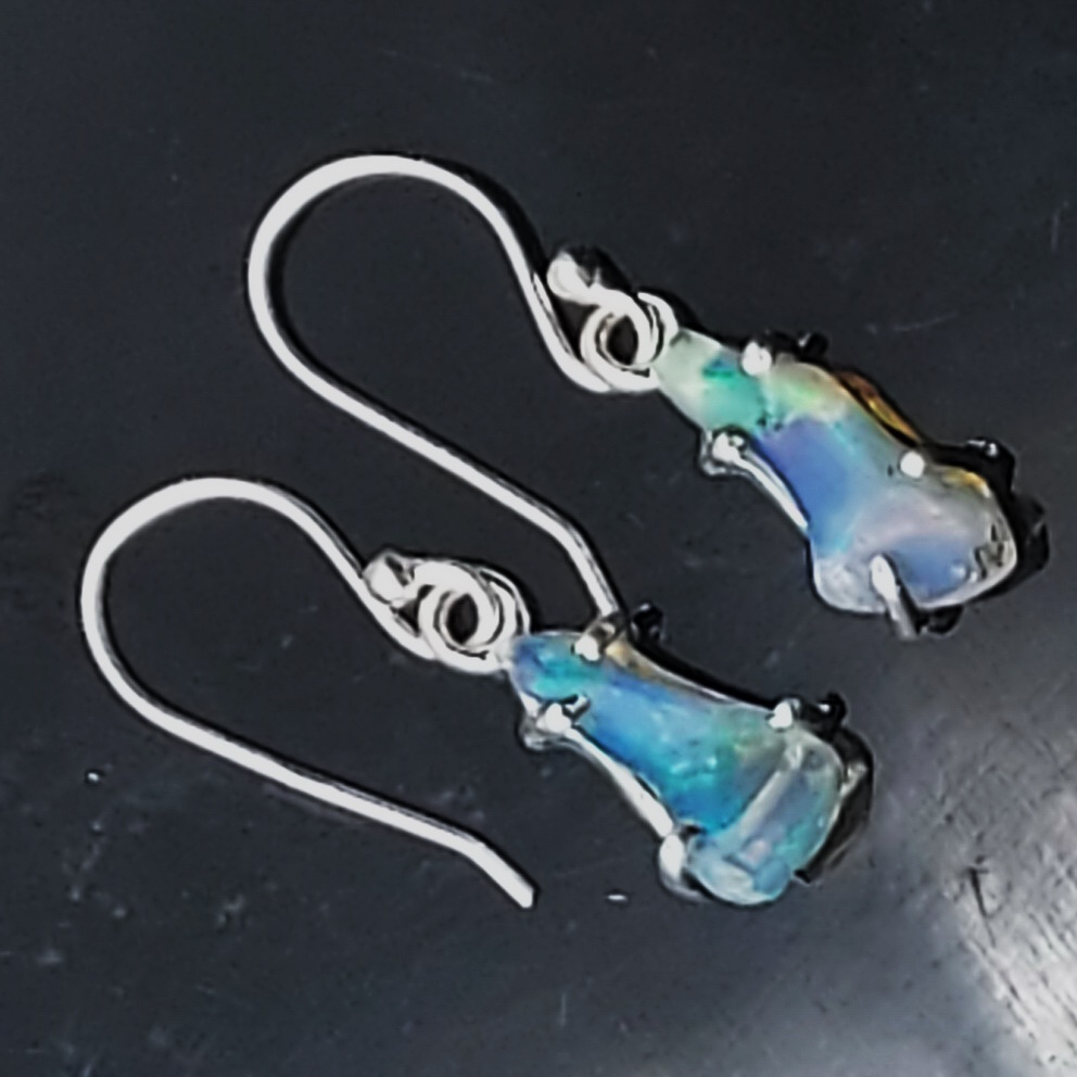 ต่างหูเงินแท้ โอปอลเอธิโอเปีย (Ethiopian Opal ) -2.1กรัม ความยาว 3.1ซม. เงินแท้ 925