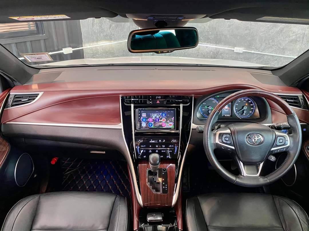 Toyota Harrier Hybrid Premium Advance Package ปี 2016
