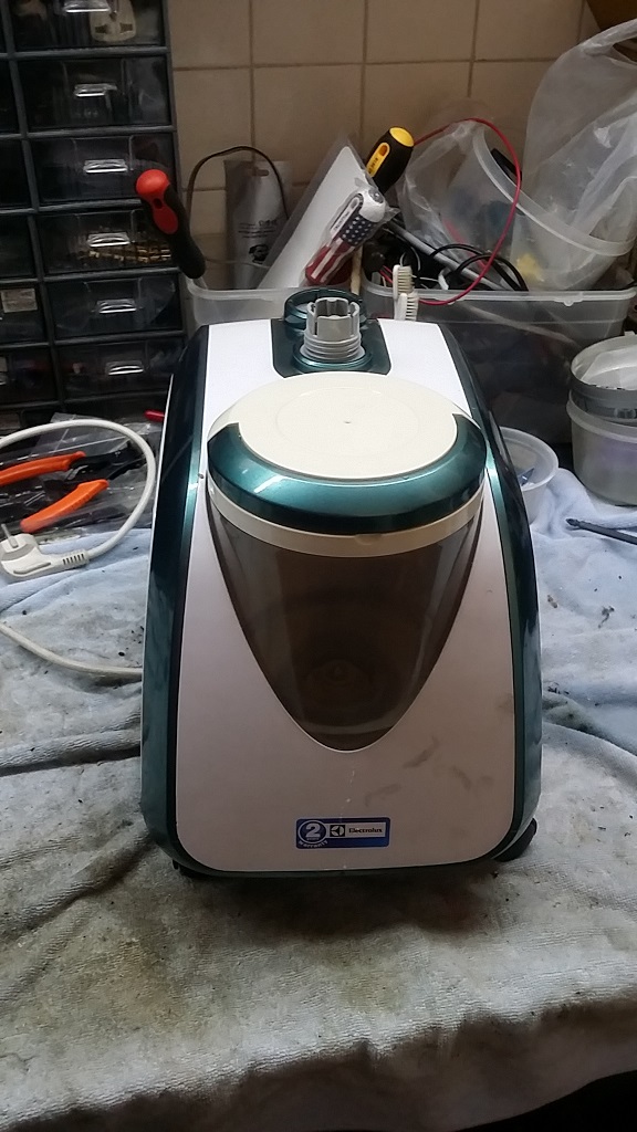 ซ่อมเตารีดไอน้ำ ยี่ห้อ Electrolux รุ่น EGS2103 อาการไอน้ำไม่ออก