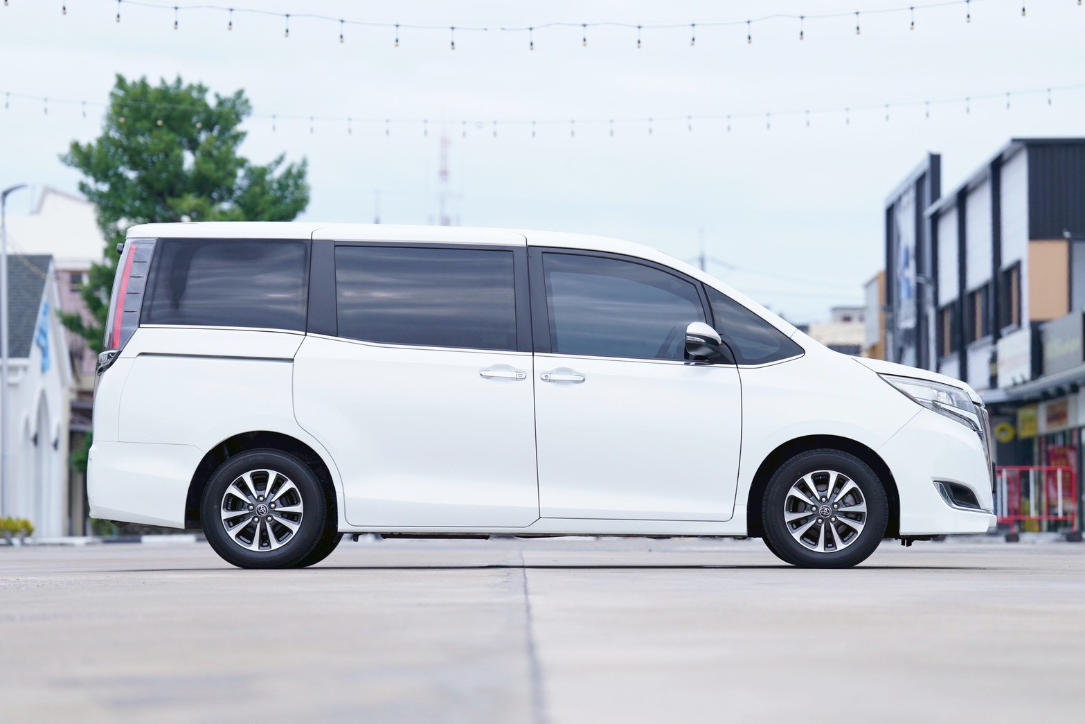 Toyota Esquire ปี 2019