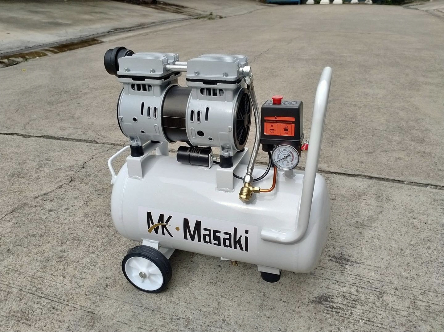 ปั๊มลม ออยฟรี 30 ลิตร ยี่ห้อ Masaki เสียงเงียบ