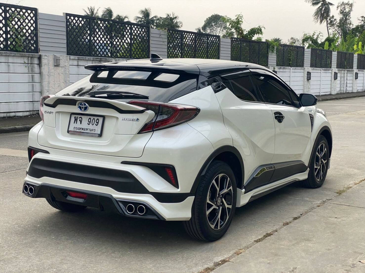 TOYOTA CHR HV HI สีขาว ปี 2020