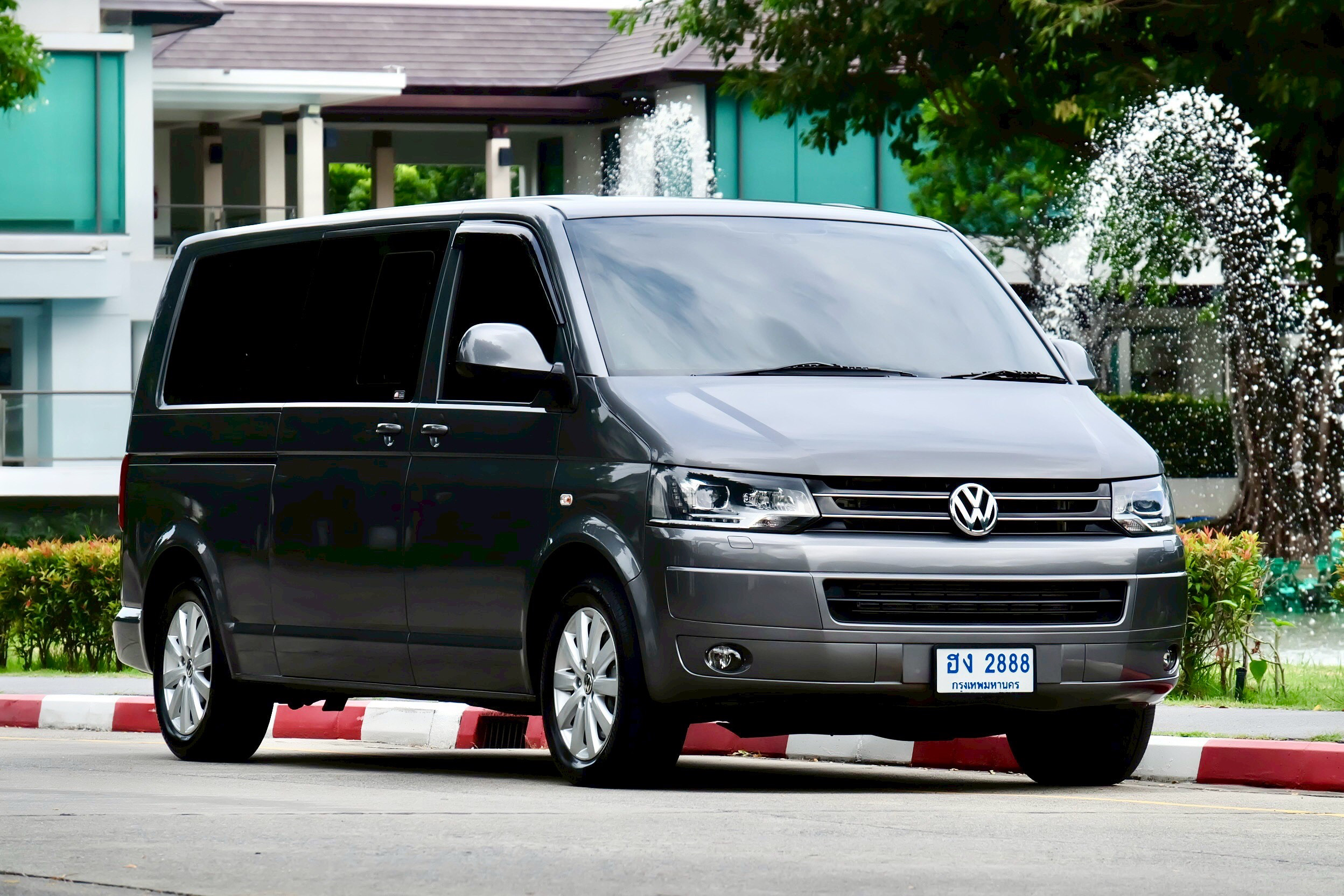 Volkswagen Caravelle 2.0 TDI ปี 2013
