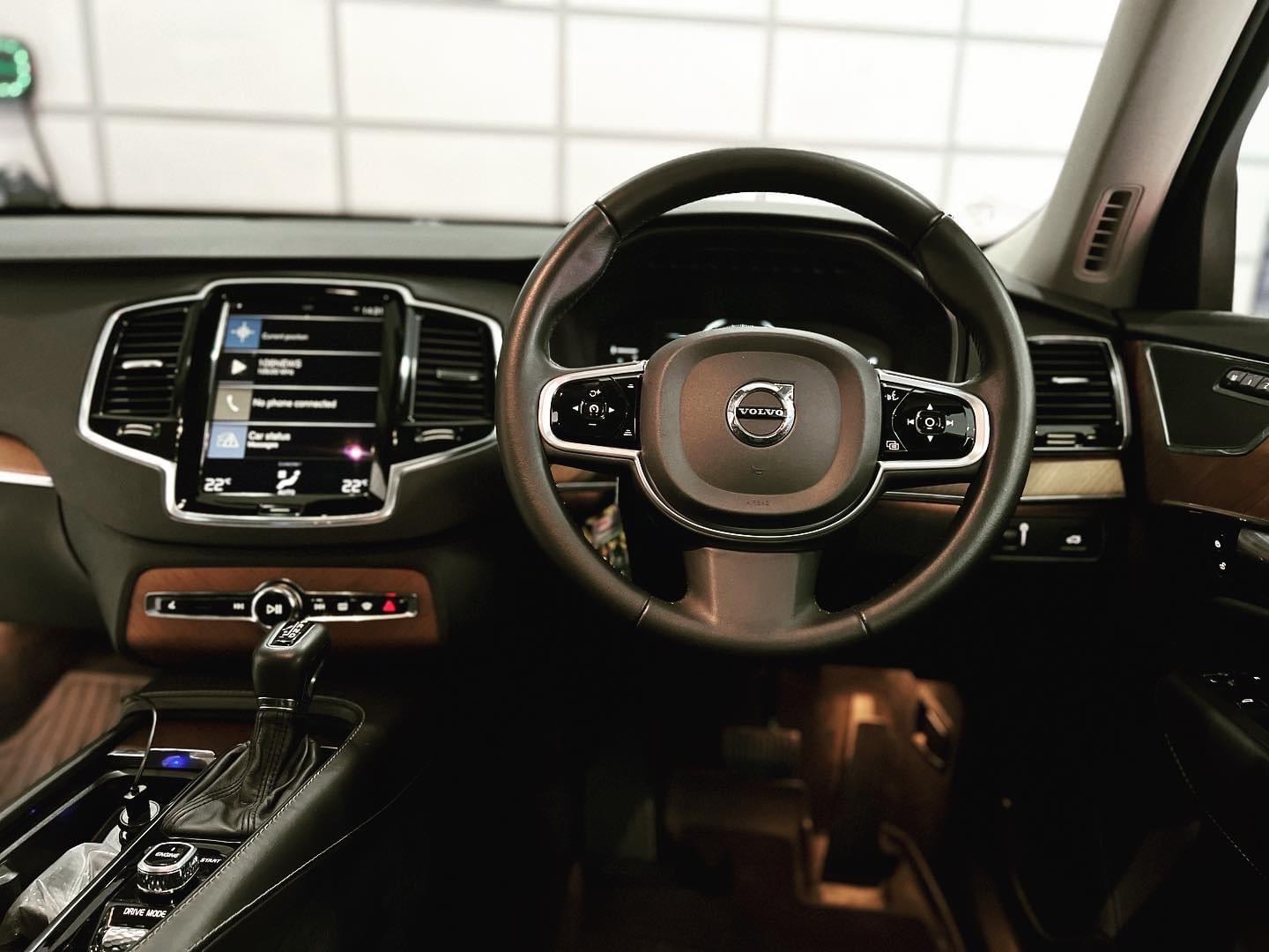 Volvo XC90 D5 Momentum AWD 2.0 เทอร์โบคู่ ปี 2017