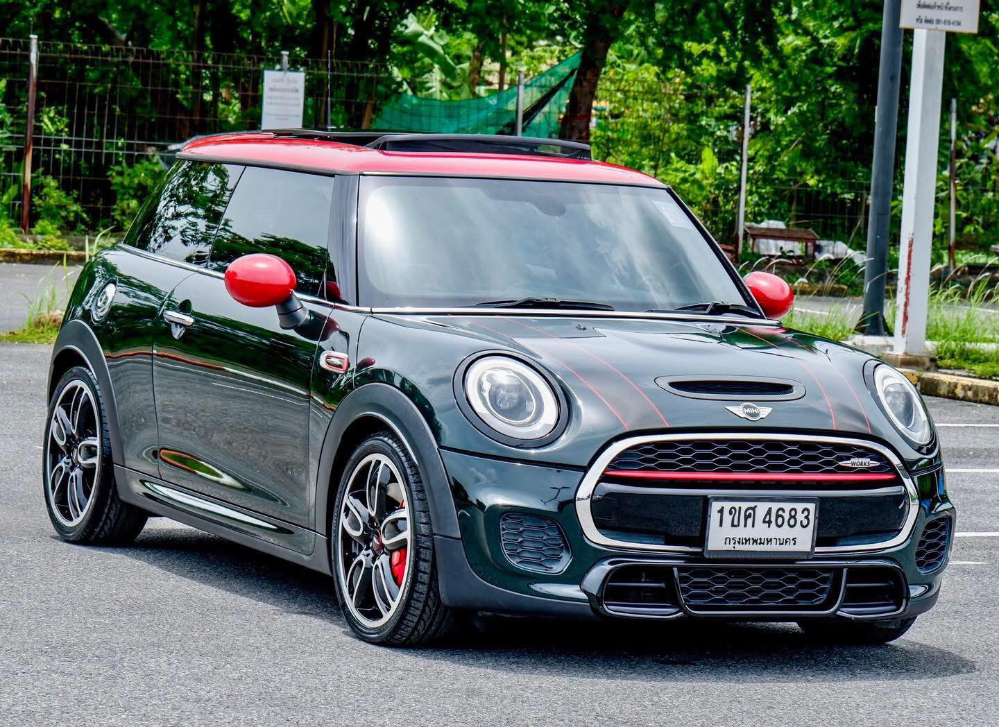 Mini John Cooper Works (F56) สีพิเศษ "Rebel Green" ปี 2017