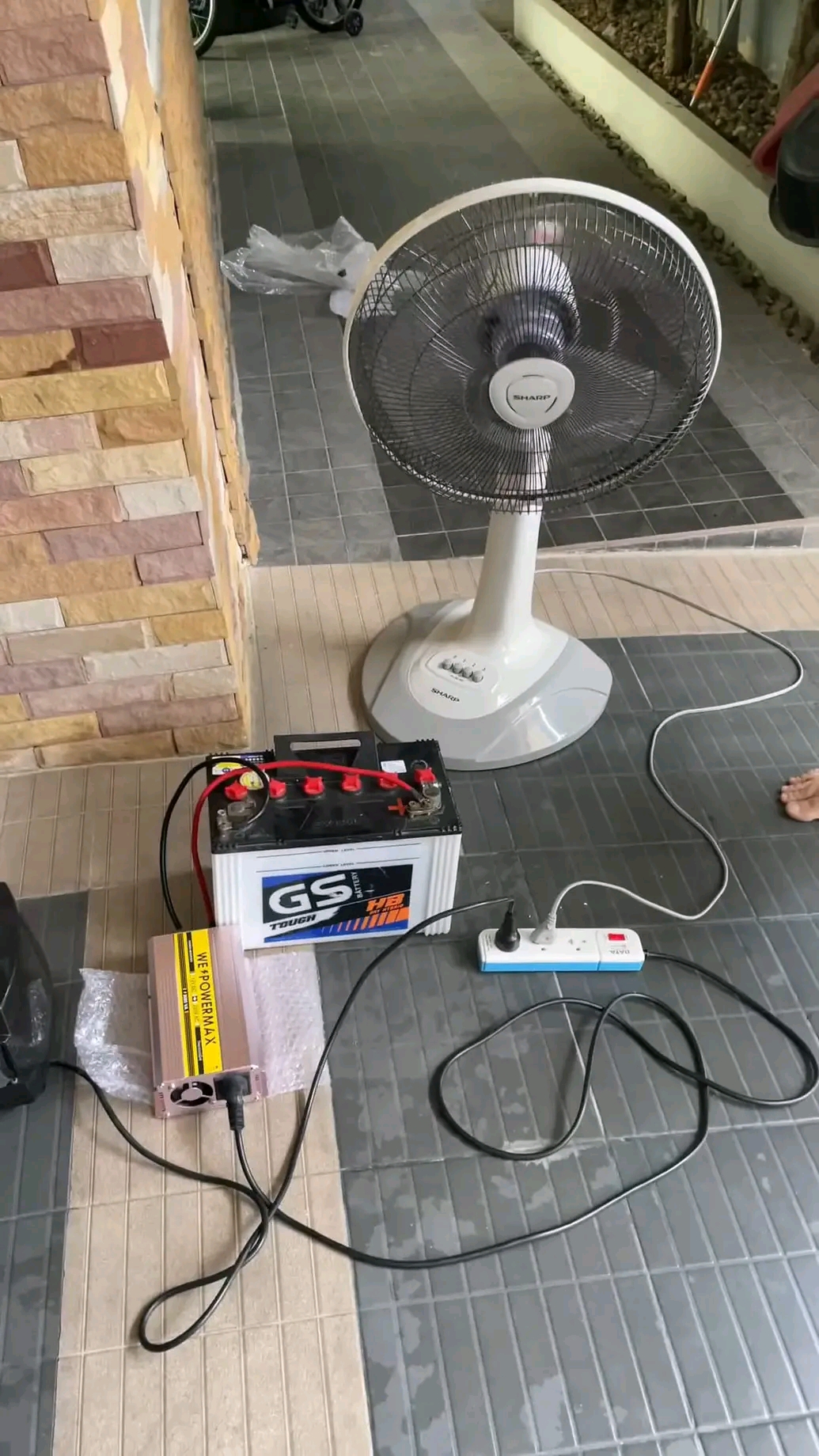 ตัวแปลงไฟ 12V เป็นไฟบ้าน 220V ขนาด 3,000W ยี่ห้อ WE POWER MAX