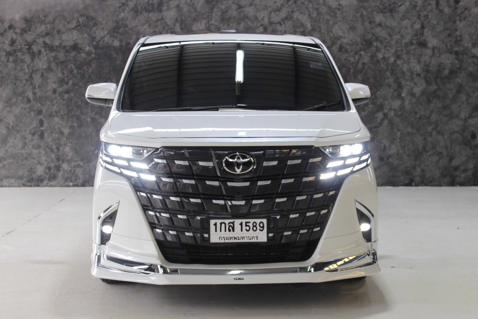 Toyota Alphard 30 hybrid X ปี 2017