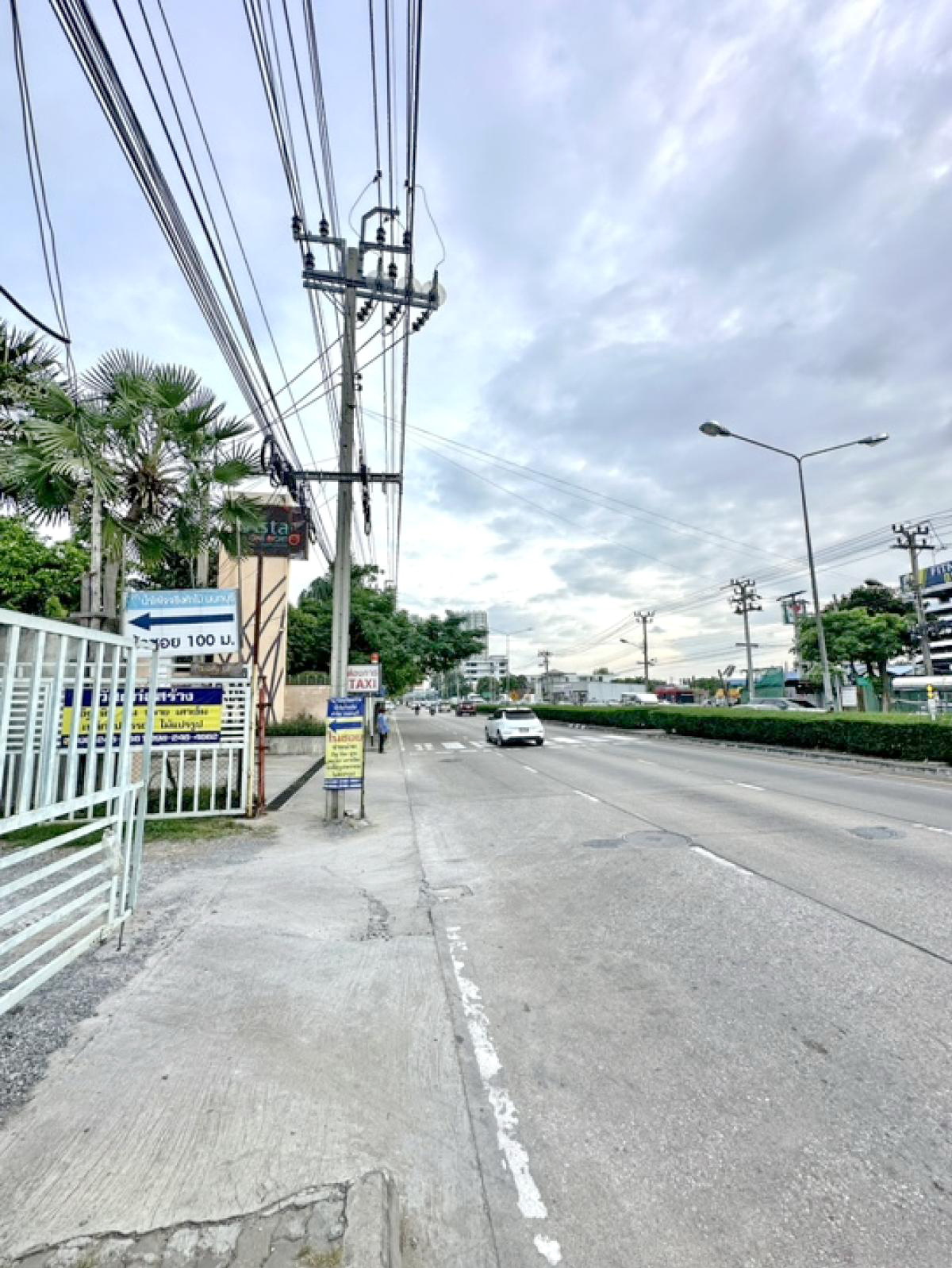 ให้เช่า ทาวน์โฮม 2 ชั้น ถนนพิบูลสงคราม เมืองนนทบุรี ใกล้สะพานพระราม 5 สตรีนนทบุรี