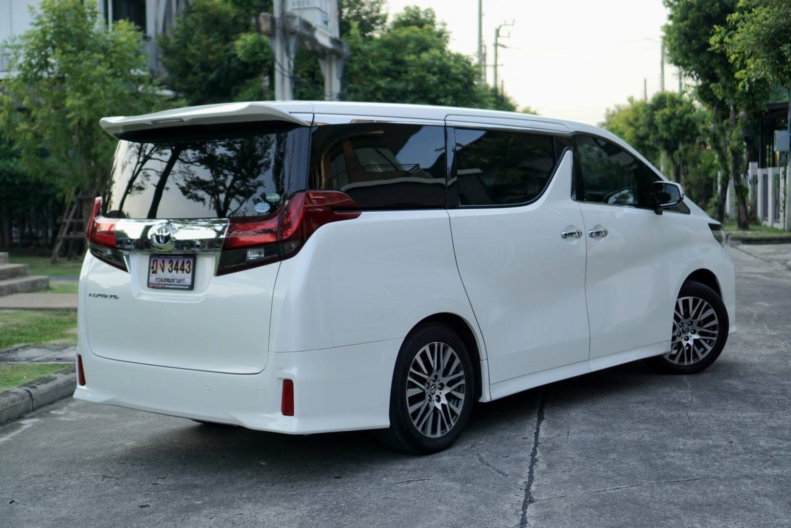 Toyota Alphard Sc ปี 2016