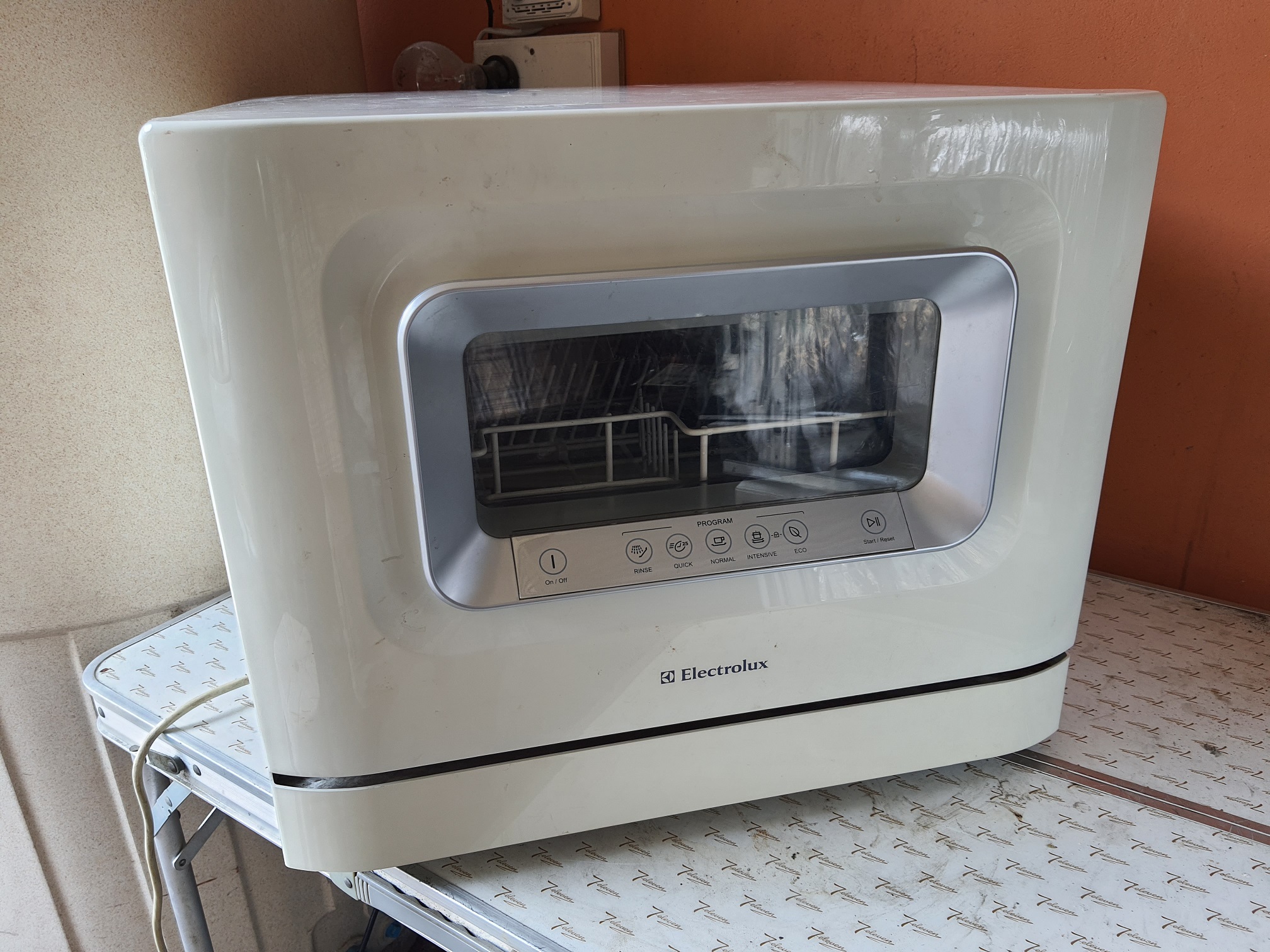 ซ่อมเครื่องล้างจาน ยี่ห้อ ELECTROLUX รุ่น ESF2433W อาการเครื่องไม่ทำงาน