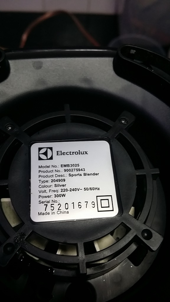 ซ่อมเครื่องปั่น ยี่ห้อ Electrolux รุ่น EMB3025 อาการเปิดไม่ติด