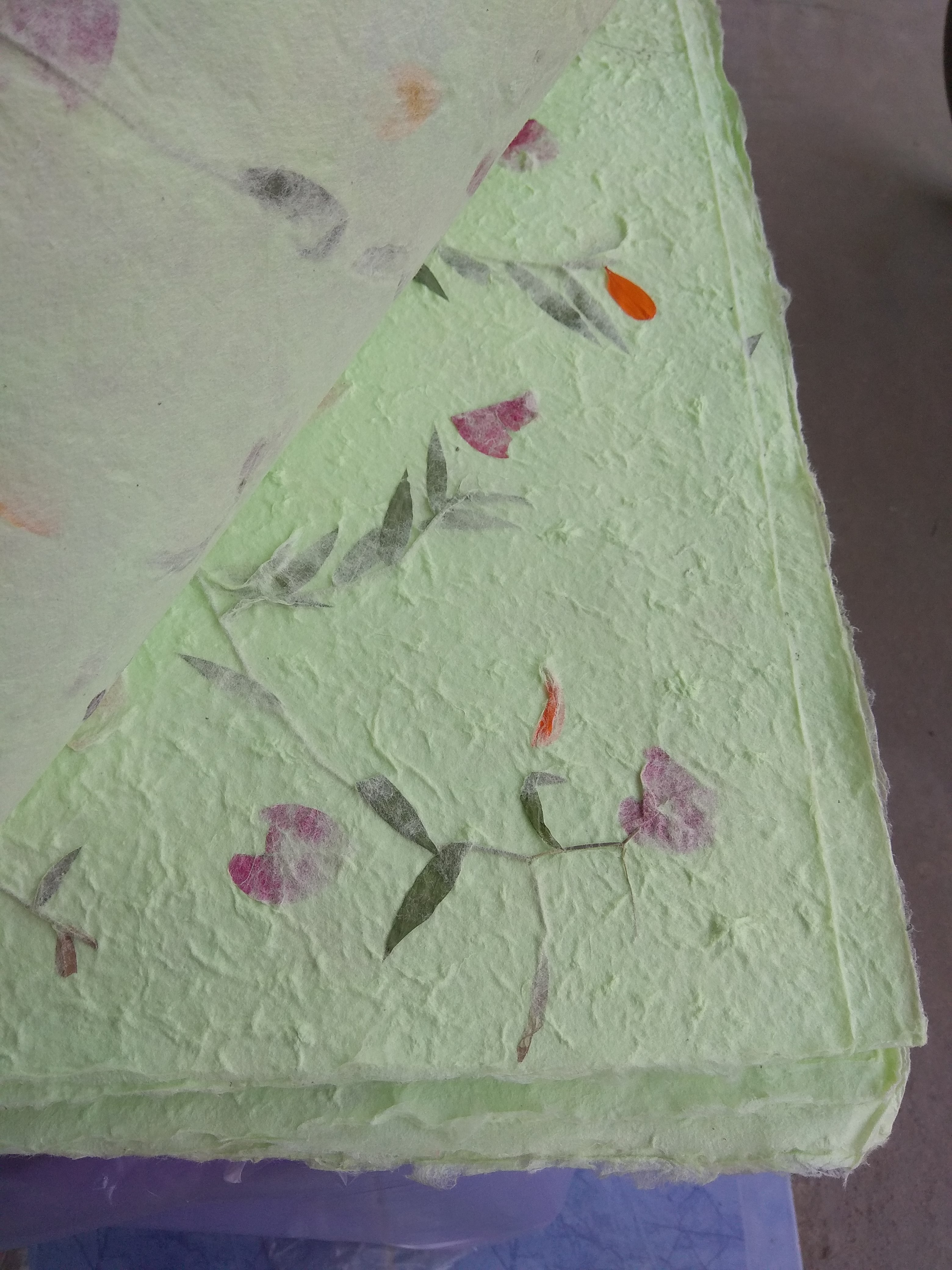 กระดาษสา หนา แบบขรุขระ มีดอกไม้ในตัว ไม่ขายปลีก เลือกสีทักไลน์