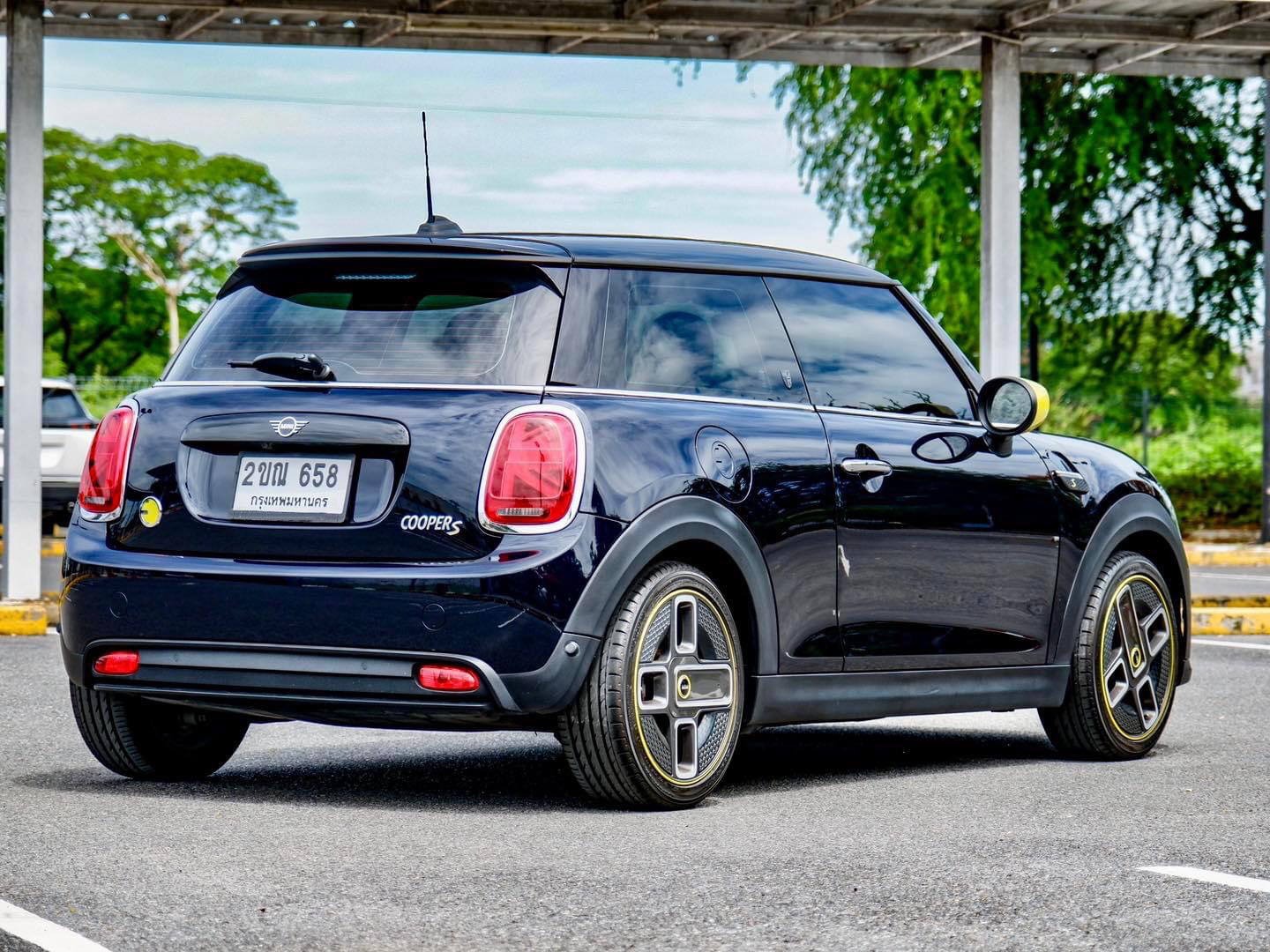 MINI Cooper SE MINI Yours Enigmatic Black Metallic ปี 2021